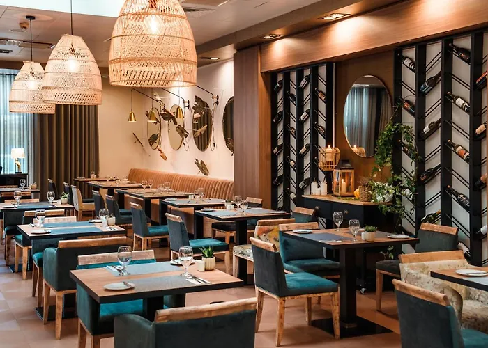 Arche Pulawska Отель